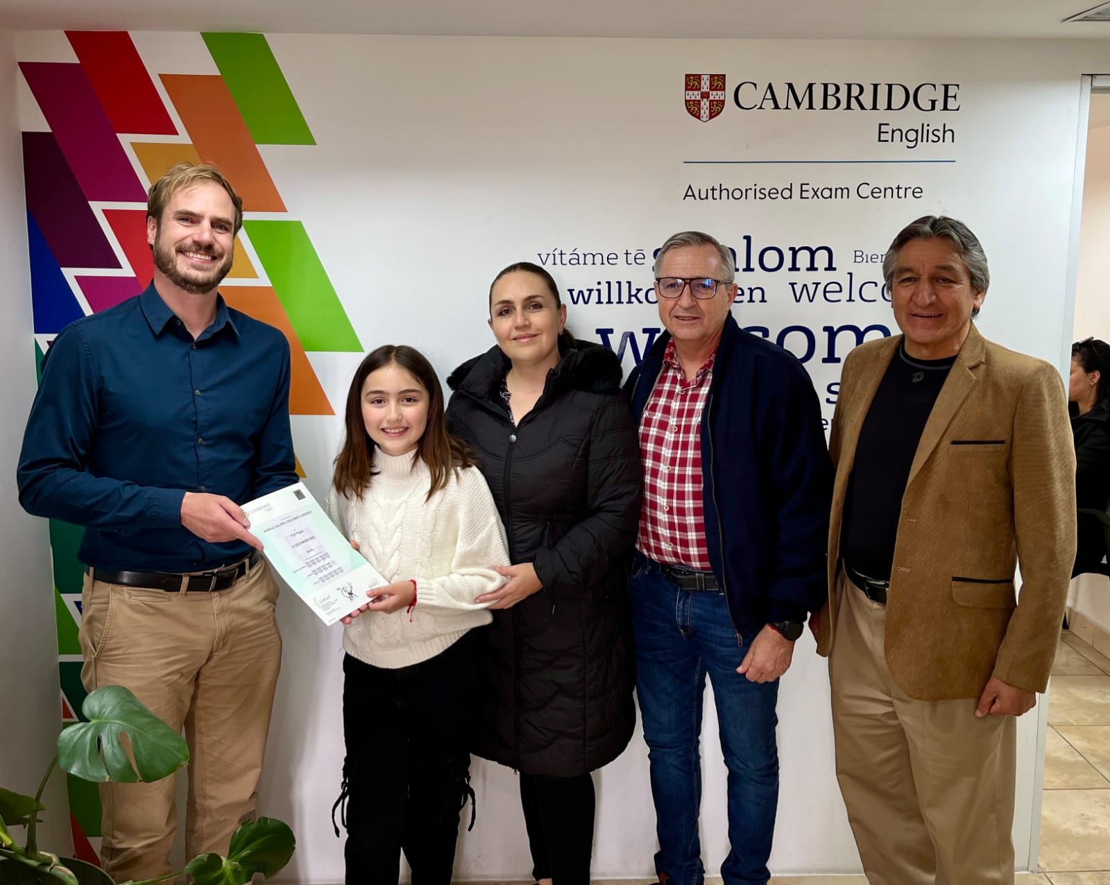 Estudiante rindiendo examen de certificación de inglés